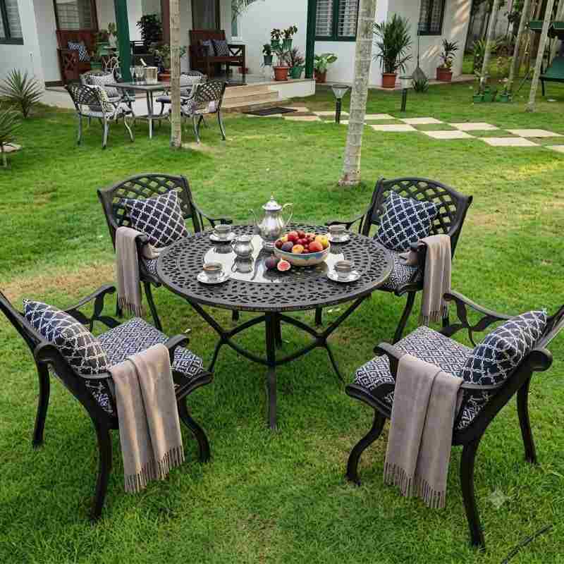The Royal Windsor Cast Aluminum Dining Set